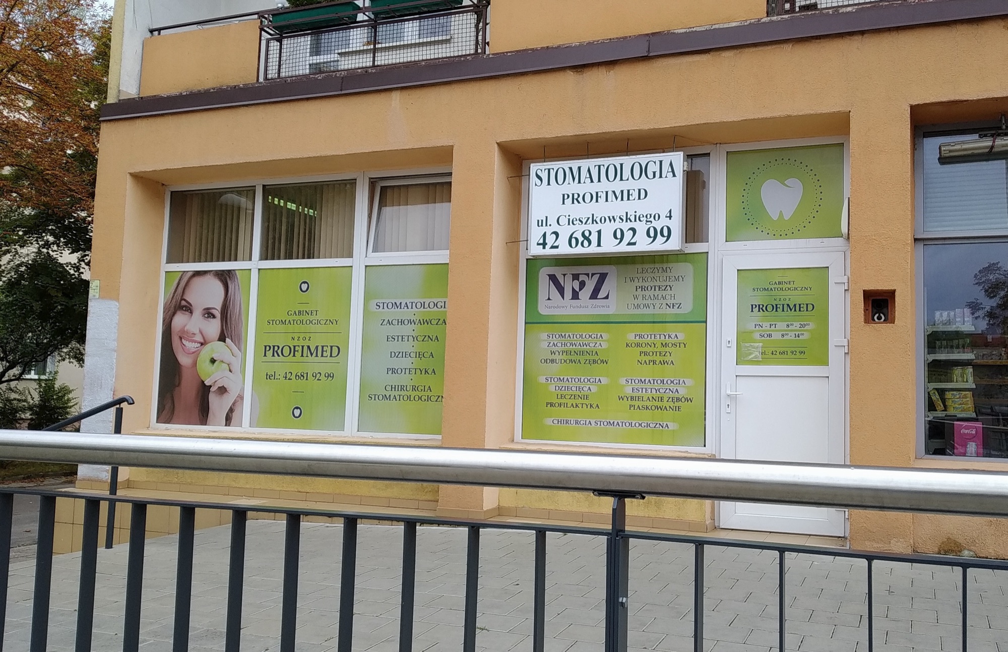 Wejście do gabinetu Profimed NZOZ przy ul. Cieszkowskiego 4 w Łodzi